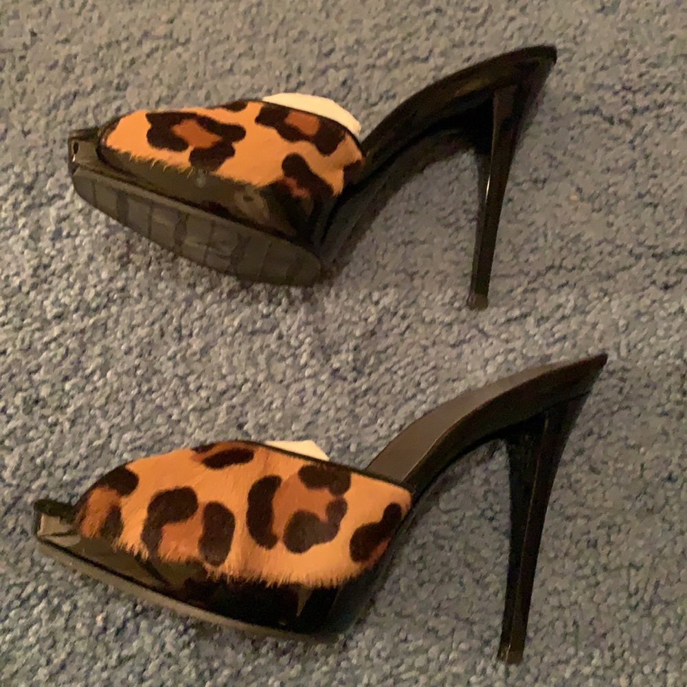 Stuart Weitzman Cognac Leopard Hair Heels - Picture 5 of 10